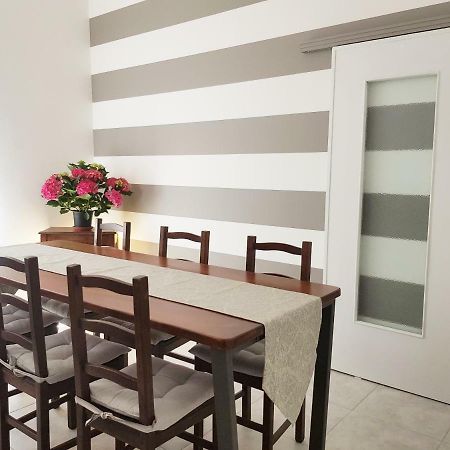 Modern Flat With Panoramic Terrace In Zuccarelloアパートメント エクステリア 写真