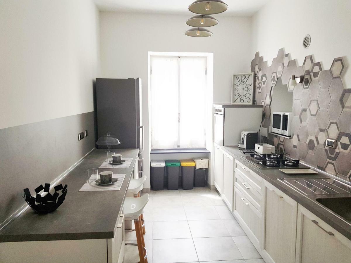 Modern Flat With Panoramic Terrace In Zuccarelloアパートメント エクステリア 写真