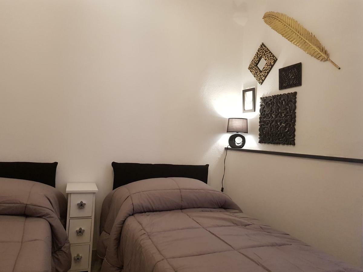 Modern Flat With Panoramic Terrace In Zuccarelloアパートメント エクステリア 写真