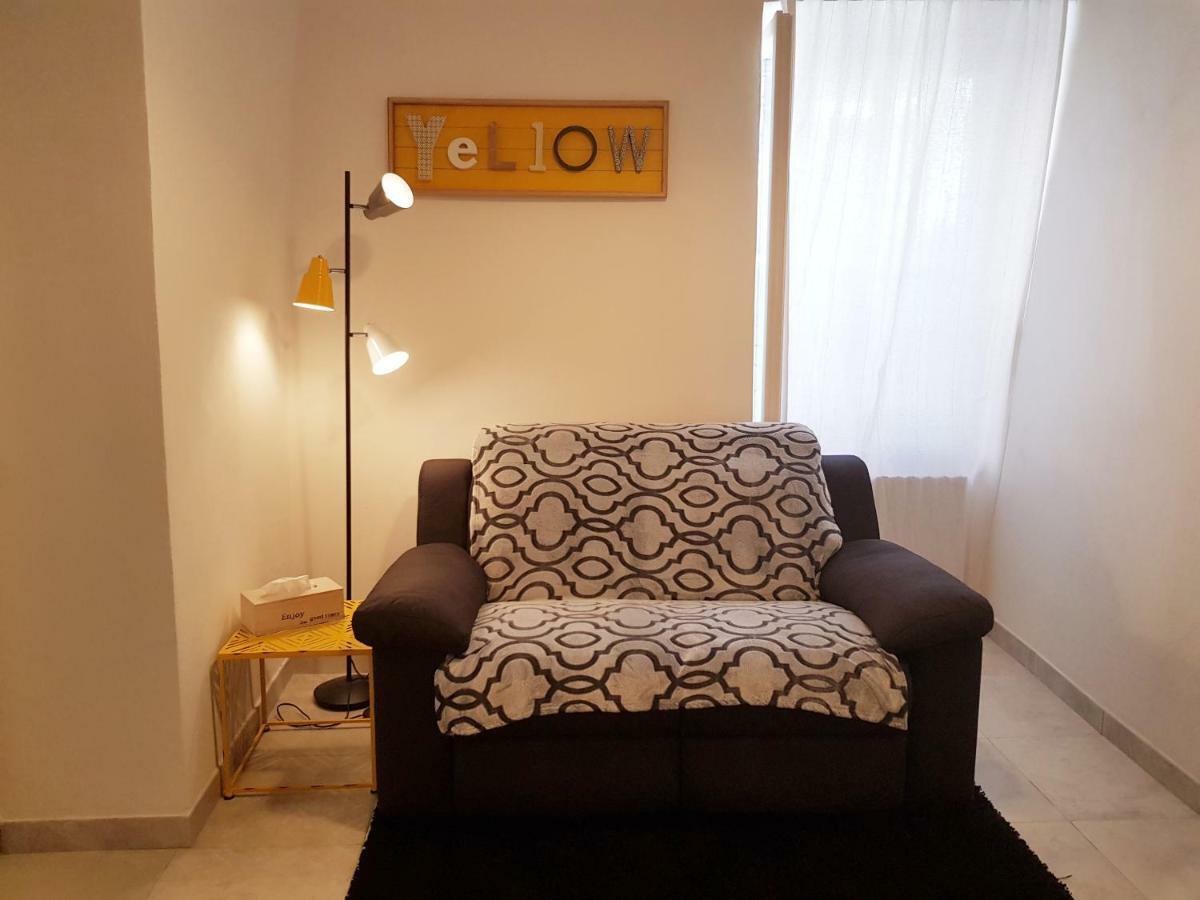 Modern Flat With Panoramic Terrace In Zuccarelloアパートメント エクステリア 写真
